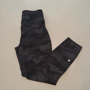 Lululemon Women's Capri Leggings Black Camo Size 6